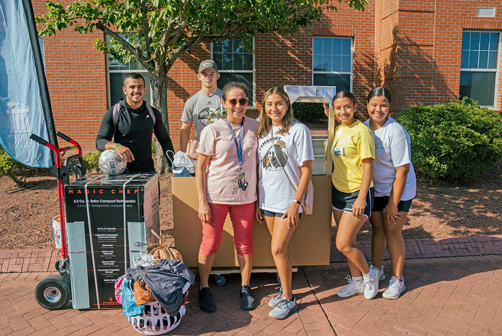 Freshman move in Oak Hall UNCP