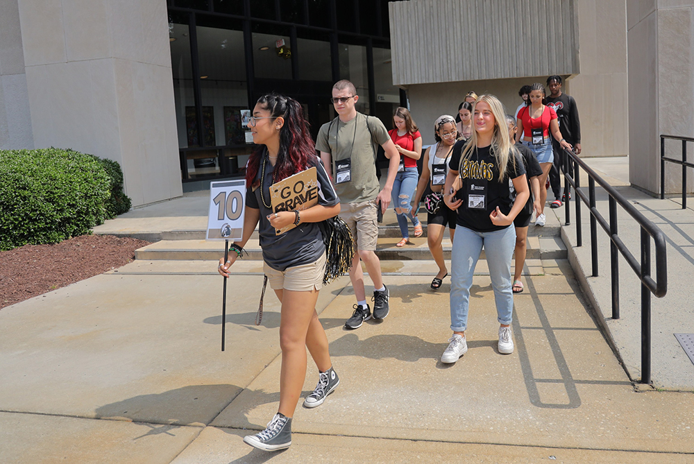 Orientation students walking UNC Pembroke