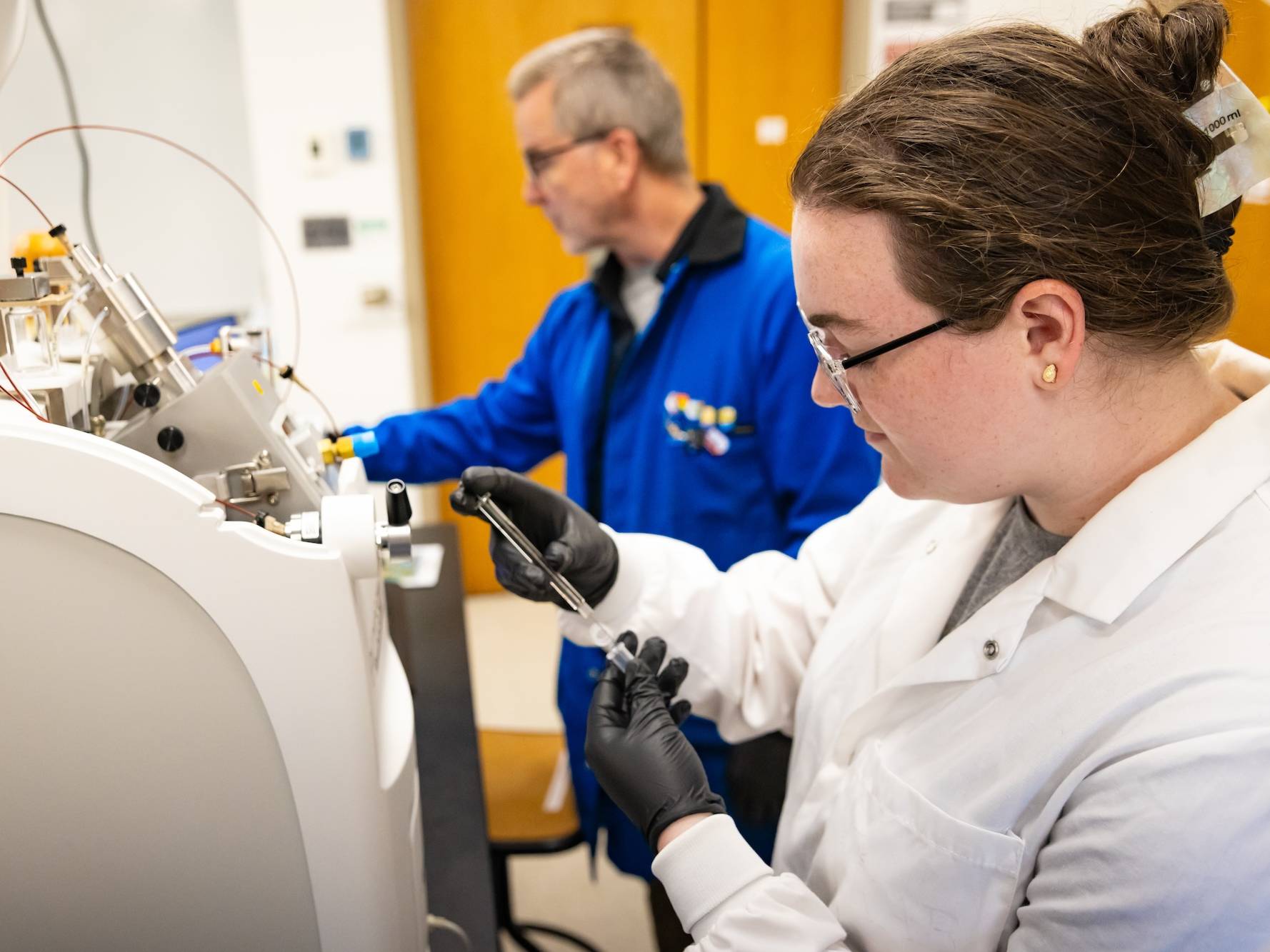 teacher and student in lab UNCP