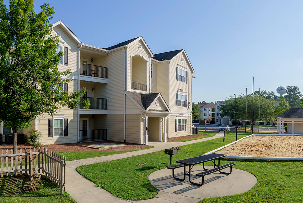 Exterior of University Courtyard Apartments