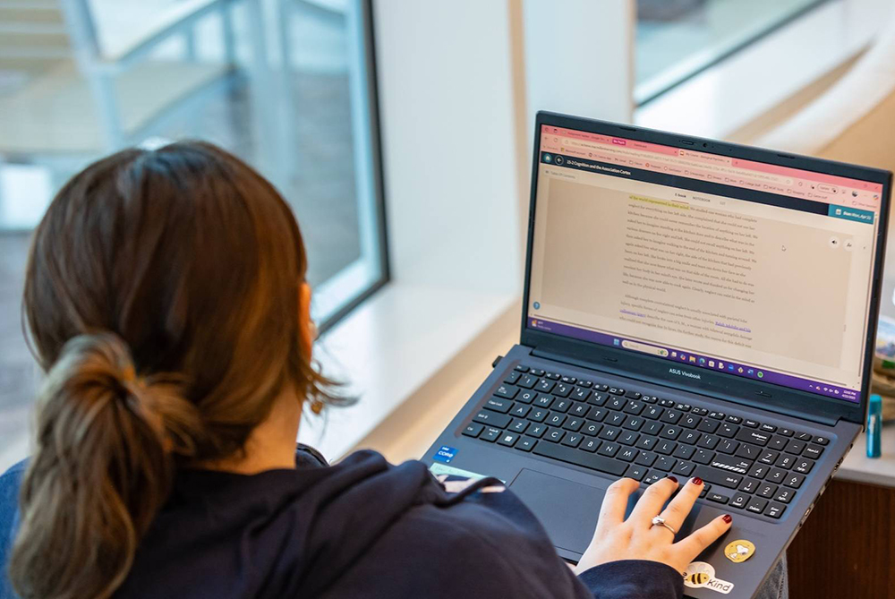 UNCP student on a windows computer