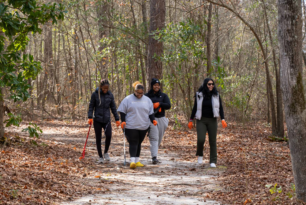 Student volunteers at a park clean up service opportunity